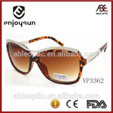 Lunettes de soleil personnalisées lunettes de soleil pour hommes lunettes de soleil en plastique injectées en gros Alibaba